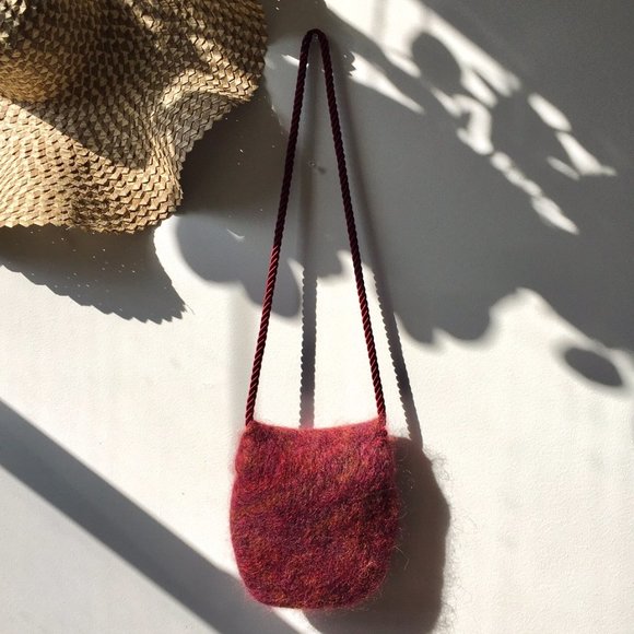 VINTAGE FELT WOOL BERRY CROSSBODY BAG - Picture 3 of 4